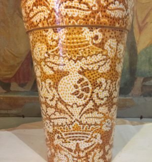 vaso fatto al tornio completamente decorato a mano (melograno)